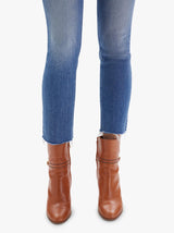 OrderOfStyle-MotherDenimMidRiseDazzlerAnkleFray-RidingCliffside-05